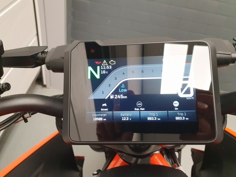 KTM 1390 SUPER DUKE R DEMO KTM 1390 SUPER DUKE R DEMO foto 14