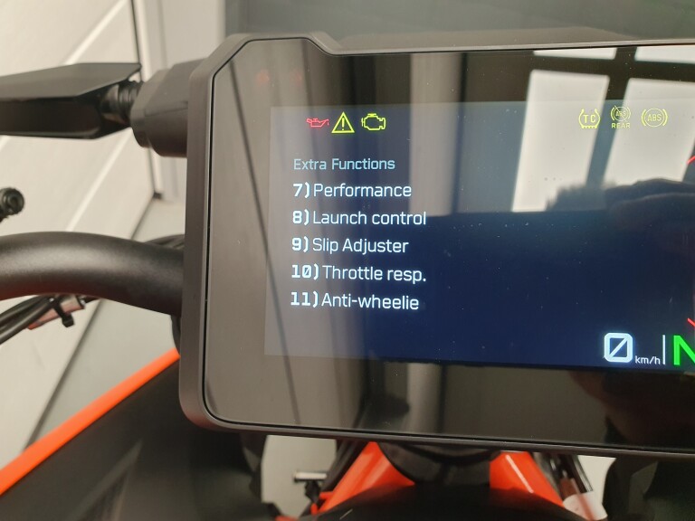 KTM 1390 SUPER DUKE R DEMO KTM 1390 SUPER DUKE R DEMO foto 17