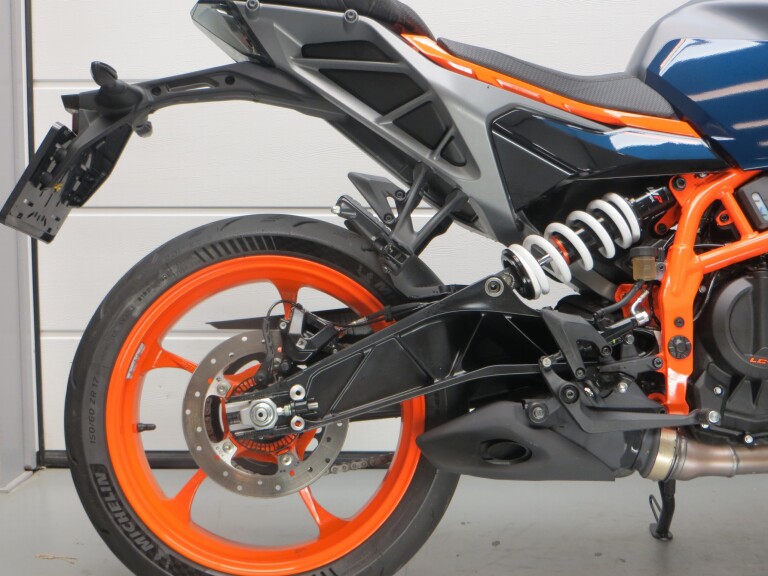 KTM 390 DUKE ABS KTM 390 DUKE BLUE foto 6