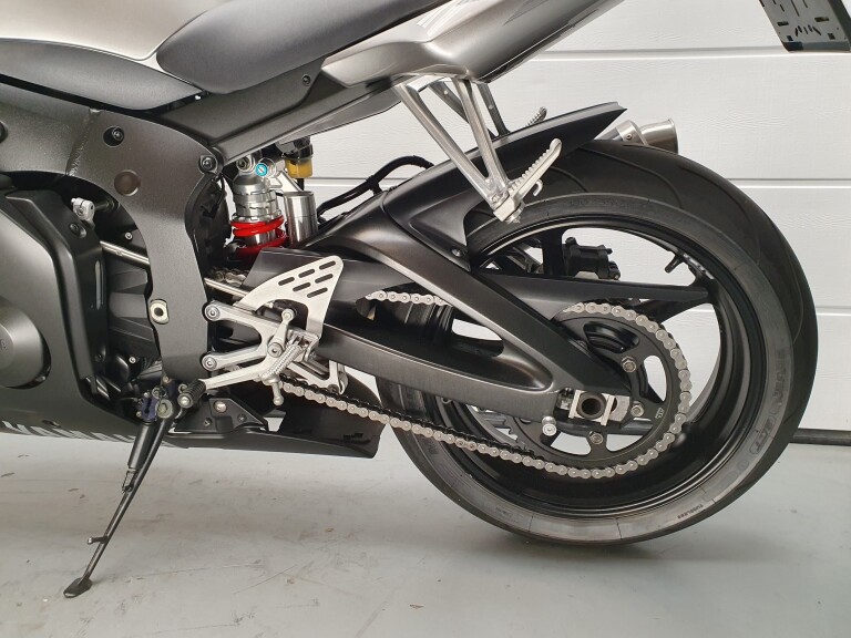 Yamaha YZF R6 YAMAHA YZF R6 foto 8