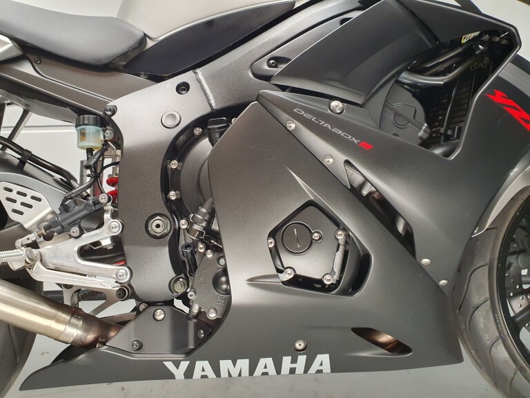 Yamaha YZF R6 YAMAHA YZF R6 foto 10
