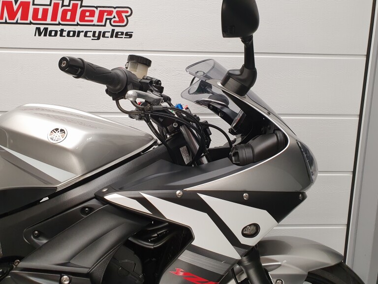 Yamaha YZF R6 YAMAHA YZF R6 foto 11