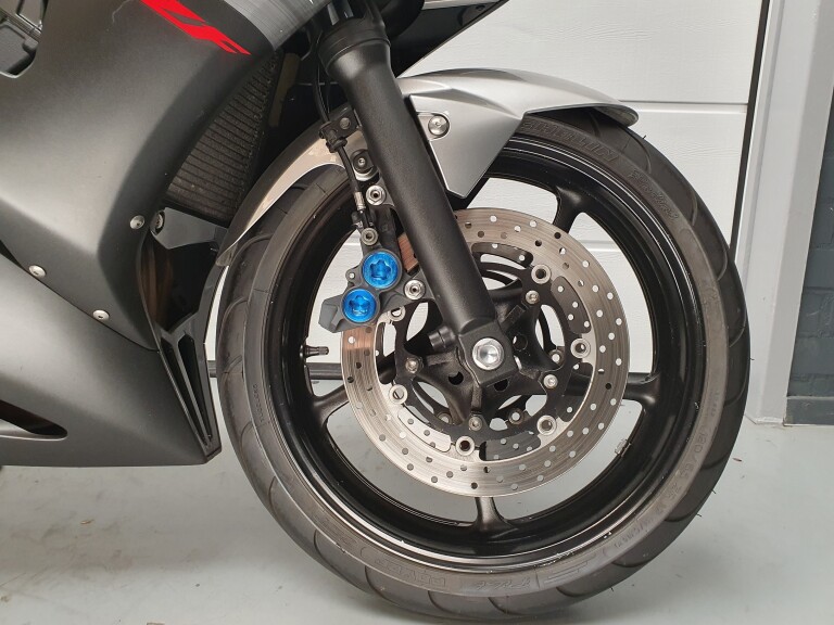 Yamaha YZF R6 YAMAHA YZF R6 foto 12