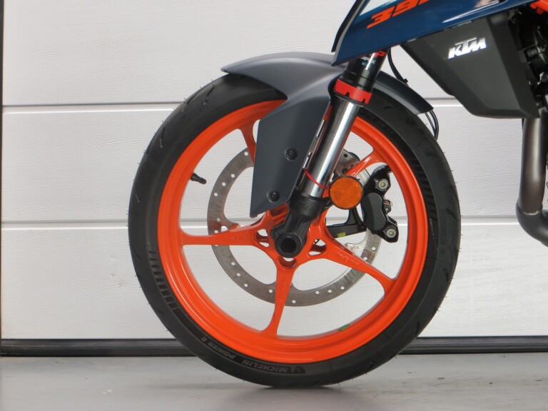 KTM 390 DUKE ABS KTM 390 DUKE foto 4