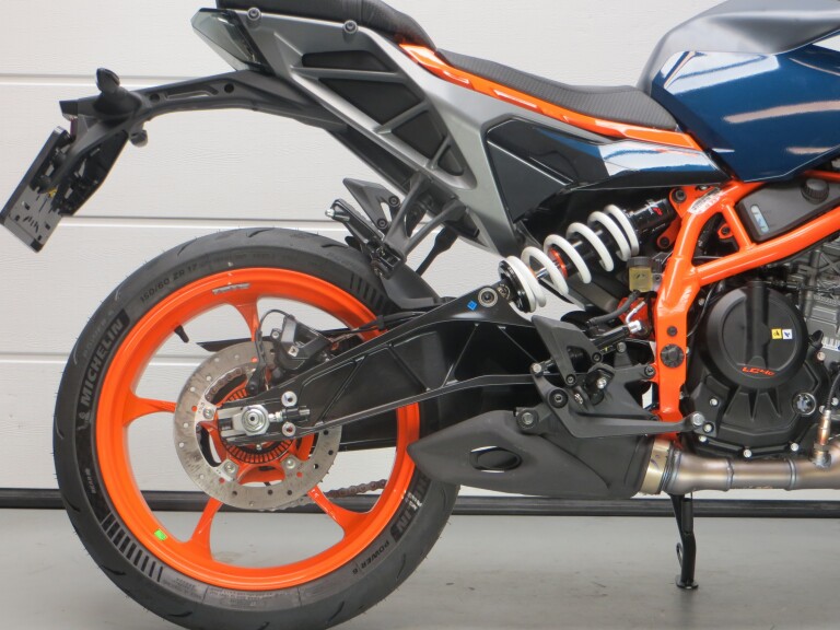 KTM 390 DUKE ABS KTM 390 DUKE foto 7