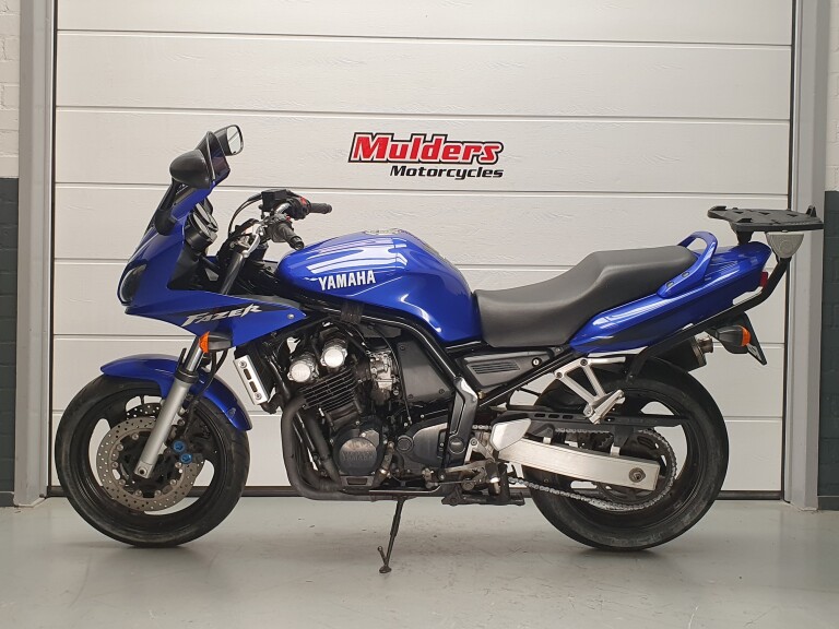 Yamaha FZS 600 FAZER foto 2