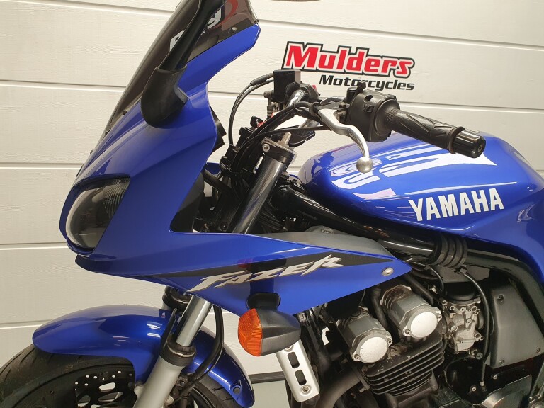 Yamaha FZS 600 FAZER foto 3