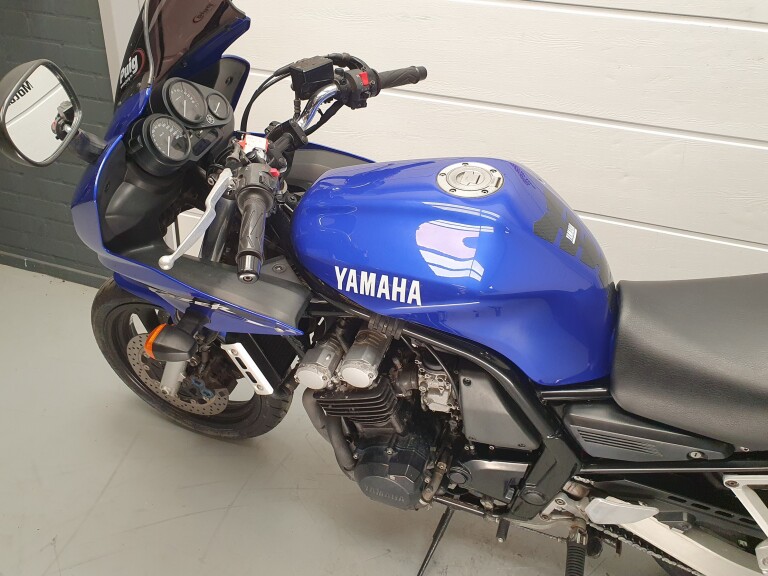Yamaha FZS 600 FAZER foto 9