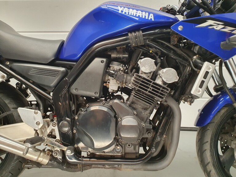 Yamaha FZS 600 FAZER foto 11