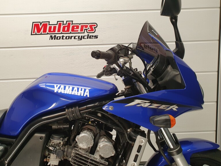 Yamaha FZS 600 FAZER foto 12