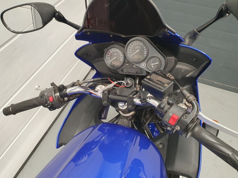 Yamaha FZS 600 FAZER foto 15