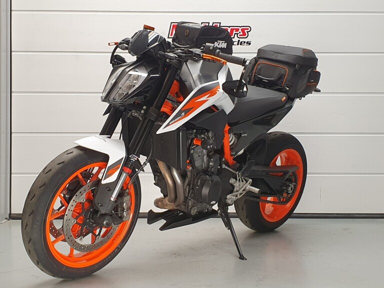 KTM 890 DUKE R KTM 890 DUKE R 