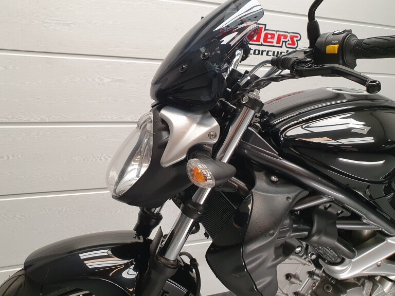 Suzuki SFV 650 A GLADIUS SUZUKI SFV 650 A GLADIUS foto 4