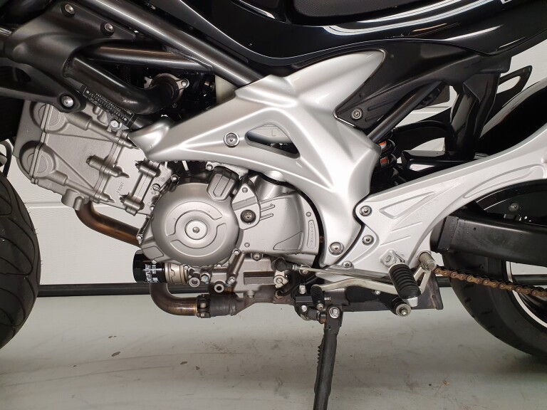Suzuki SFV 650 A GLADIUS SUZUKI SFV 650 A GLADIUS foto 6