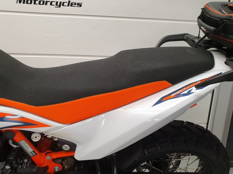 KTM 890 ADVENTURE R KTM 890 ADVENTURE R foto 9