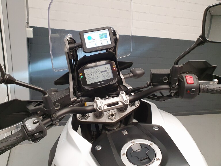 Suzuki DL 1050 V-STROM SUZUKI V-STROM 1050 foto 2