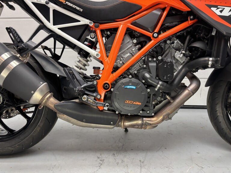 KTM 1290 SUPER DUKE R foto 10