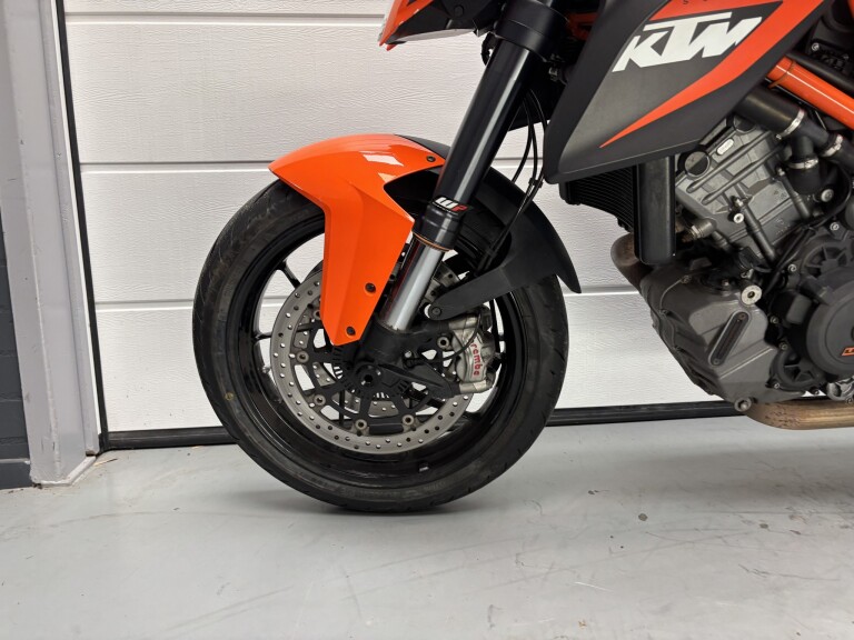 KTM 1290 SUPER DUKE R foto 11