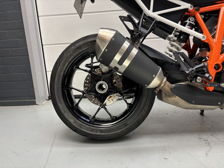 KTM 1290 SUPER DUKE R foto 13