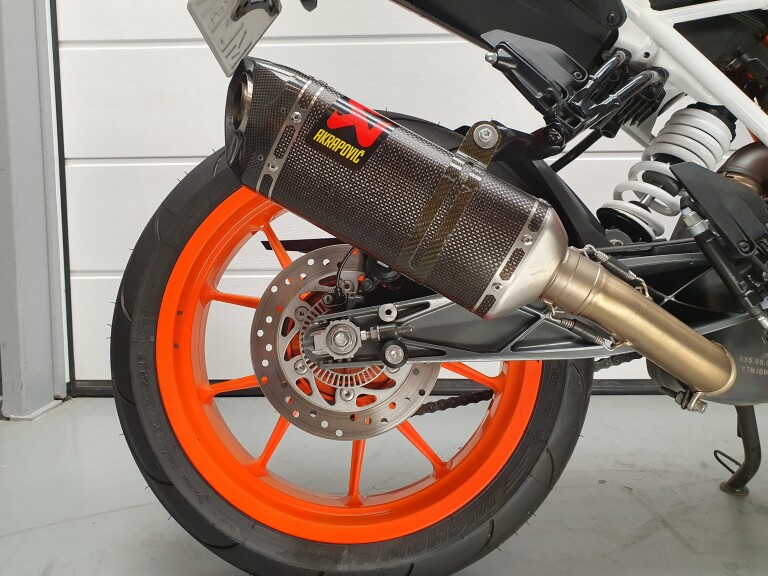 KTM 390 DUKE ABS KTM 390 DUKE ABS foto 5