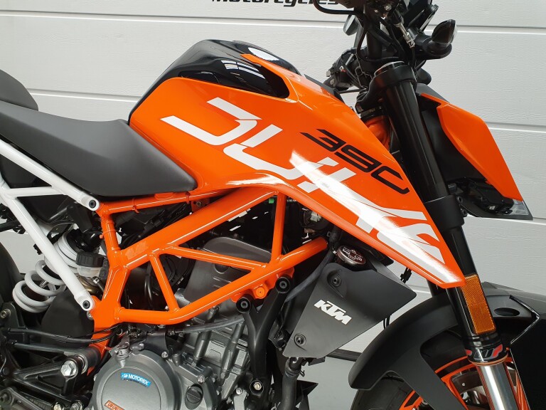 KTM 390 DUKE ABS KTM 390 DUKE ABS foto 7
