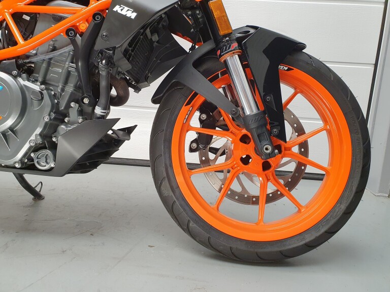 KTM 390 DUKE ABS KTM 390 DUKE ABS foto 8