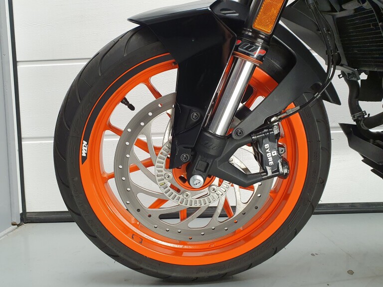 KTM 390 DUKE ABS KTM 390 DUKE ABS foto 9