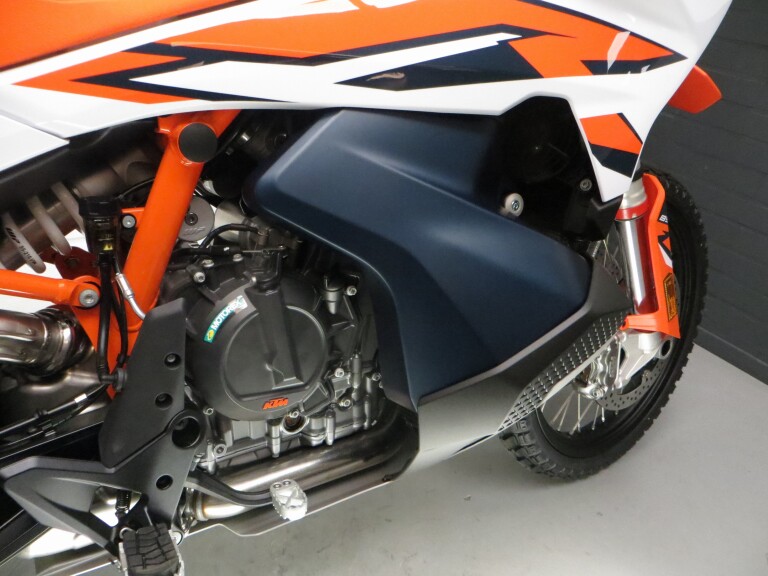 KTM 890 ADVENTURE R KTM 890 ADVENTURE R foto 8