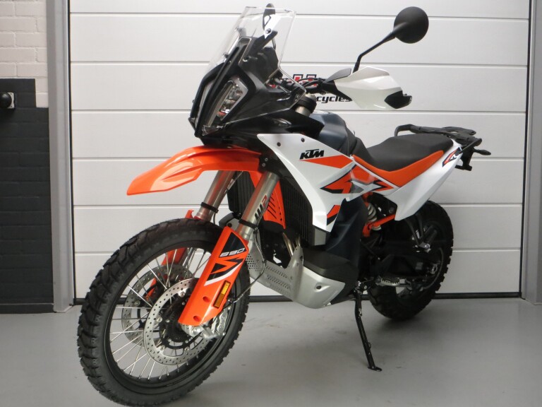 KTM 890 ADVENTURE R KTM 890 ADVENTURE R 