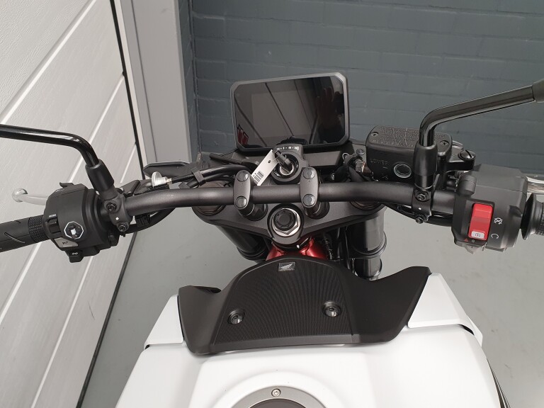 Honda CB 750 HORNET ABS HONDA CB 750 HORNET foto 9