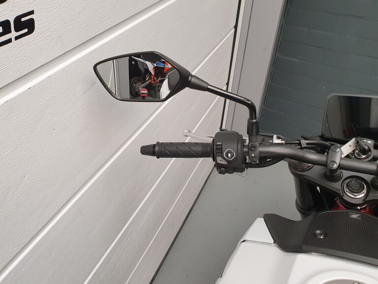 Honda CB 750 HORNET ABS HONDA CB 750 HORNET foto 10