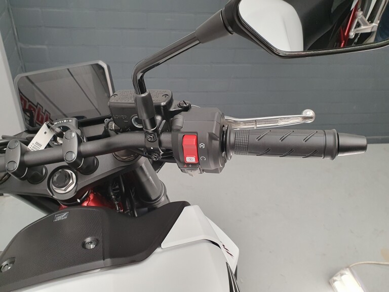 Honda CB 750 HORNET ABS HONDA CB 750 HORNET foto 11