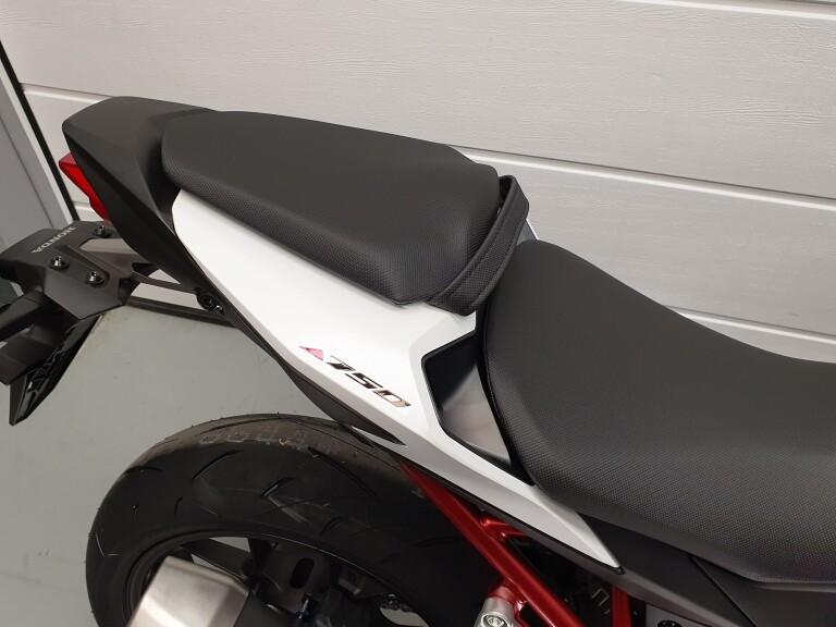 Honda CB 750 HORNET ABS HONDA CB 750 HORNET foto 12