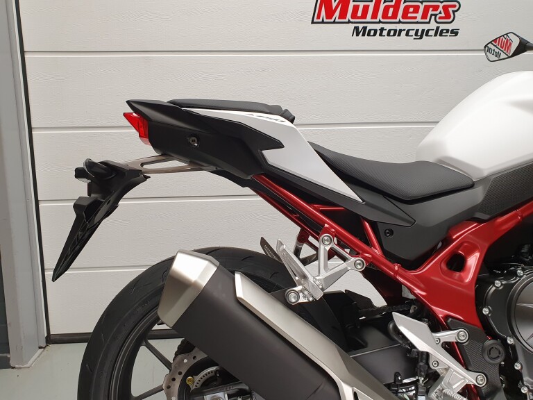 Honda CB 750 HORNET ABS HONDA CB 750 HORNET foto 15