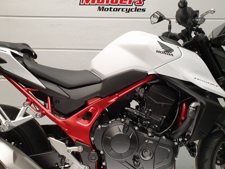 Honda CB 750 HORNET ABS HONDA CB 750 HORNET foto 16