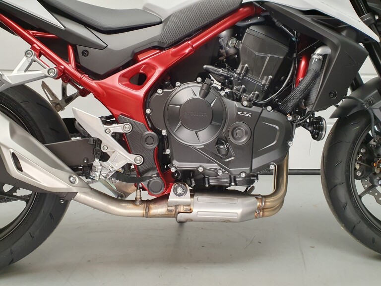 Honda CB 750 HORNET ABS HONDA CB 750 HORNET foto 17