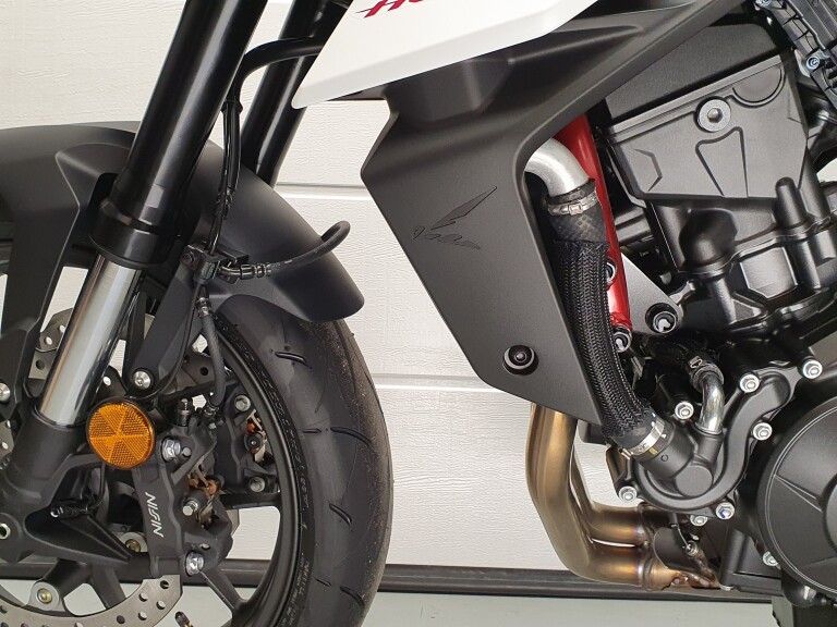 Honda CB 750 HORNET ABS HONDA CB 750 HORNET foto 23