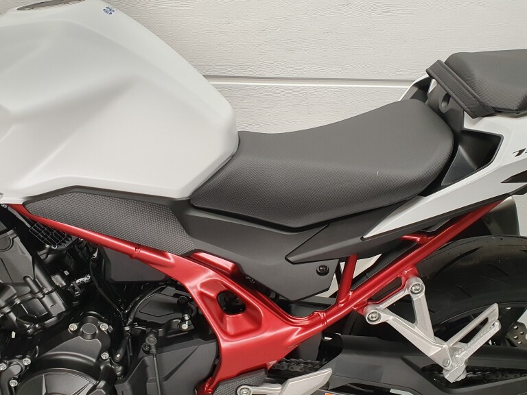 Honda CB 750 HORNET ABS HONDA CB 750 HORNET foto 24