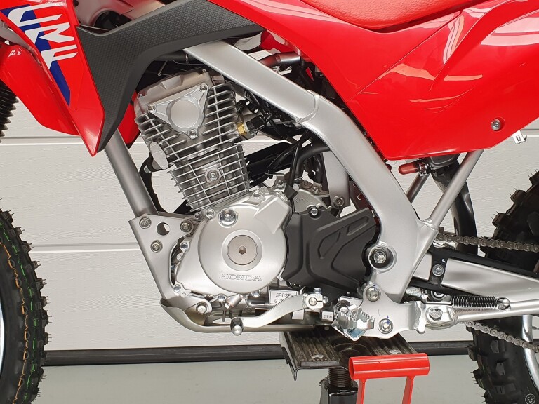 Honda CRF 125 FBS 19\/16 HONDA CRF 125F foto 5