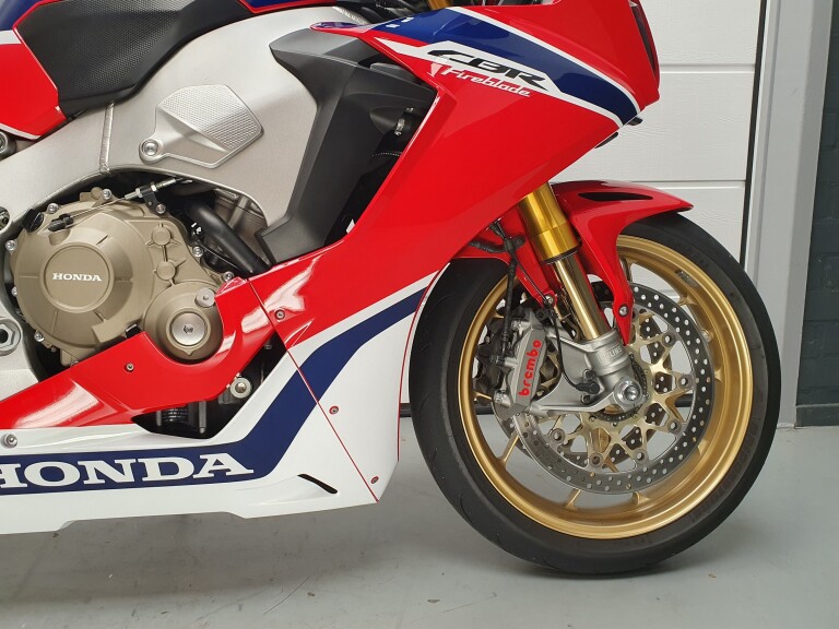 Honda CBR 1000 RR SP1 HONDA CBR 1000 RR SP1 foto 11