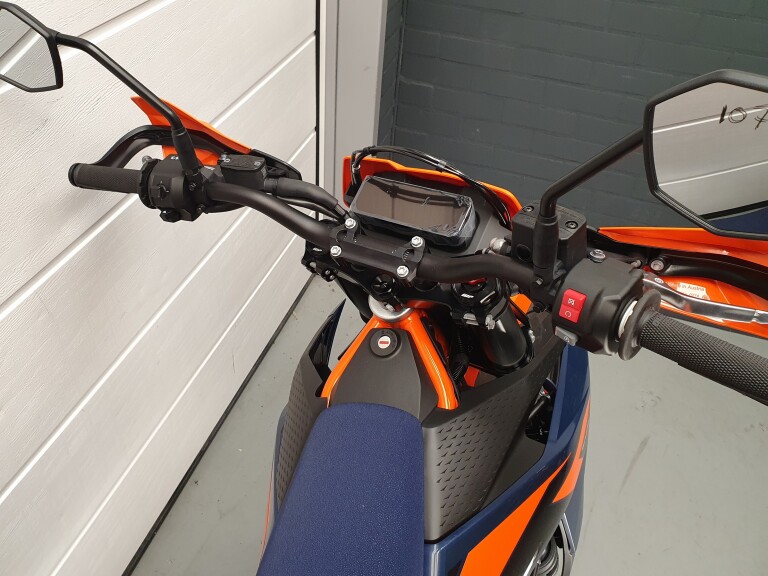 KTM 690 SMC-R KTM 690 SMC-R foto 14