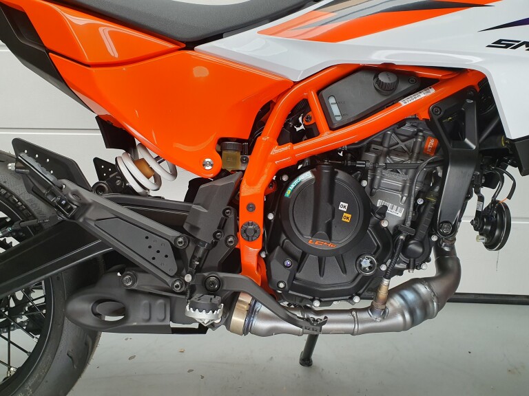 KTM 390 SMC R KTM 390 SMC-R foto 12
