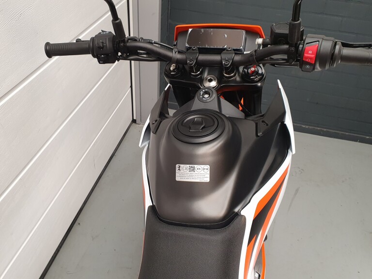 KTM 390 SMC R KTM 390 SMC-R foto 19
