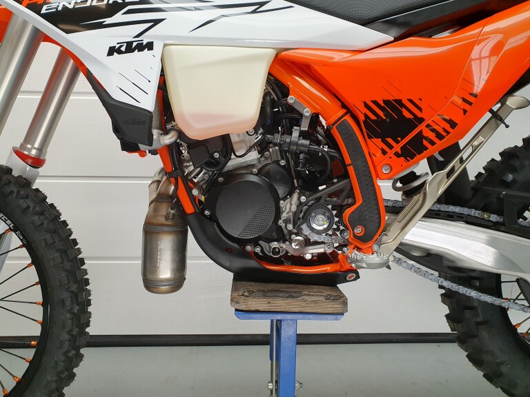 KTM 300 EXC TBI HARDENDURO KTM 300 EXC TBI HARDENDURO foto 6