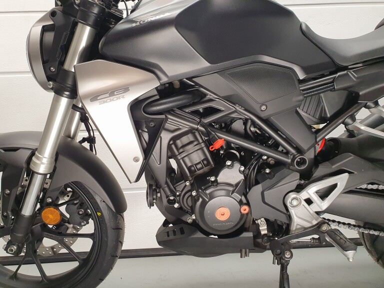 Honda CB 300 RA foto 5