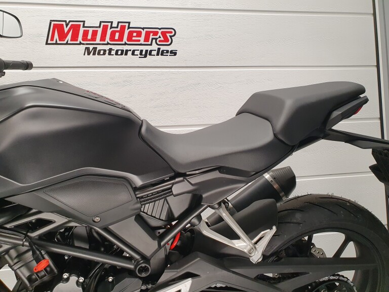 Honda CB 300 RA foto 6