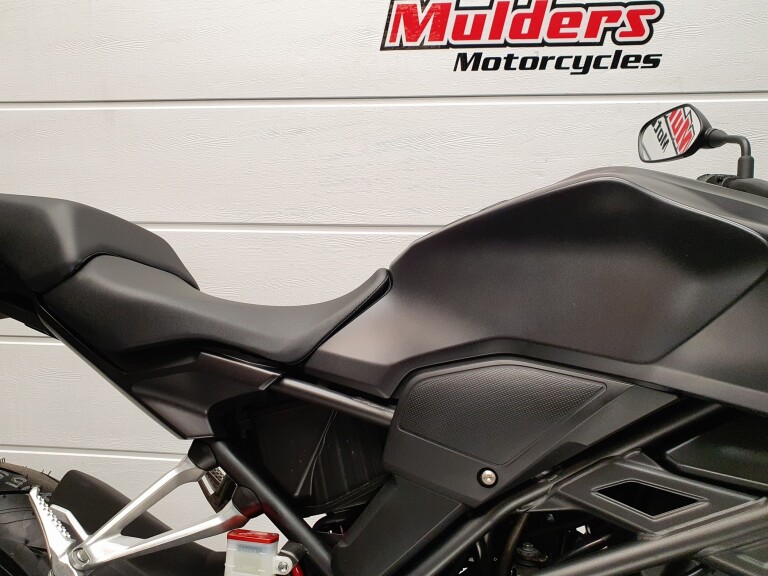 Honda CB 300 RA foto 9