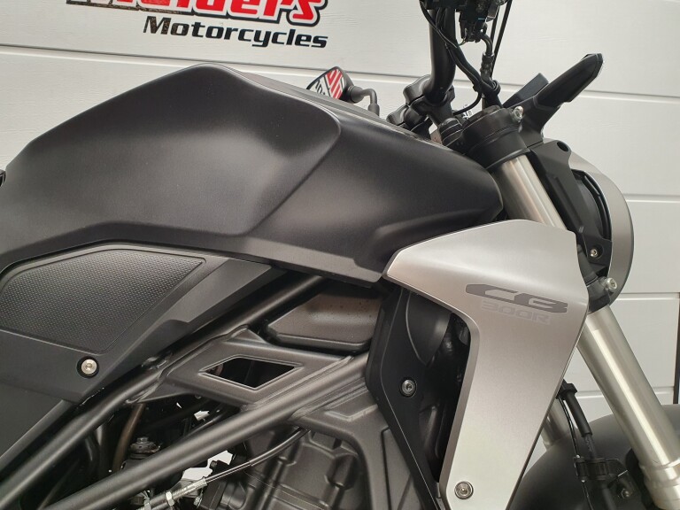 Honda CB 300 RA foto 11