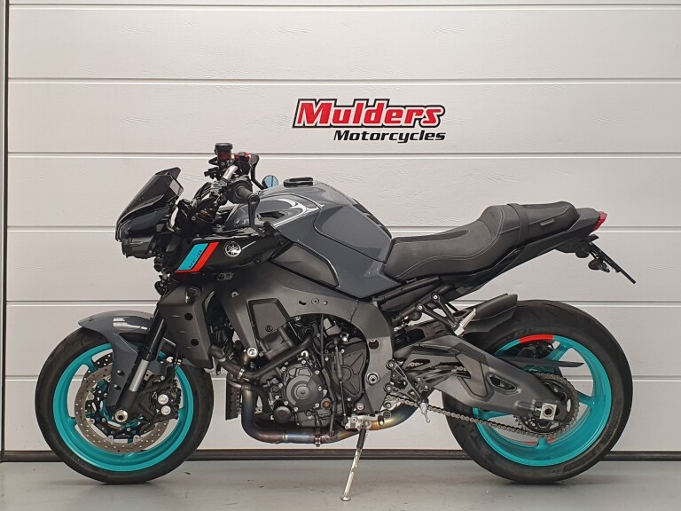 Yamaha MT 10 YAMAHA MT 10 foto 2