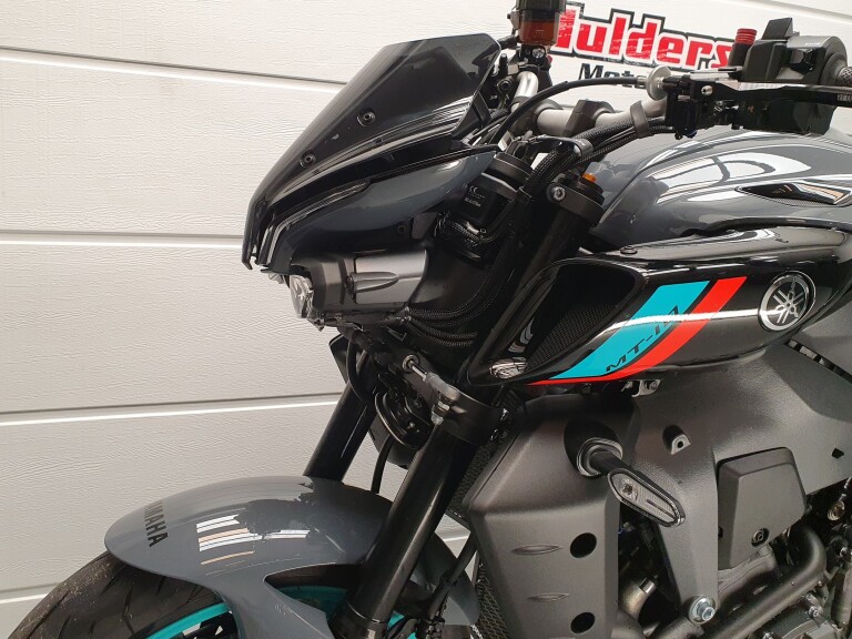 Yamaha MT 10 YAMAHA MT 10 foto 4